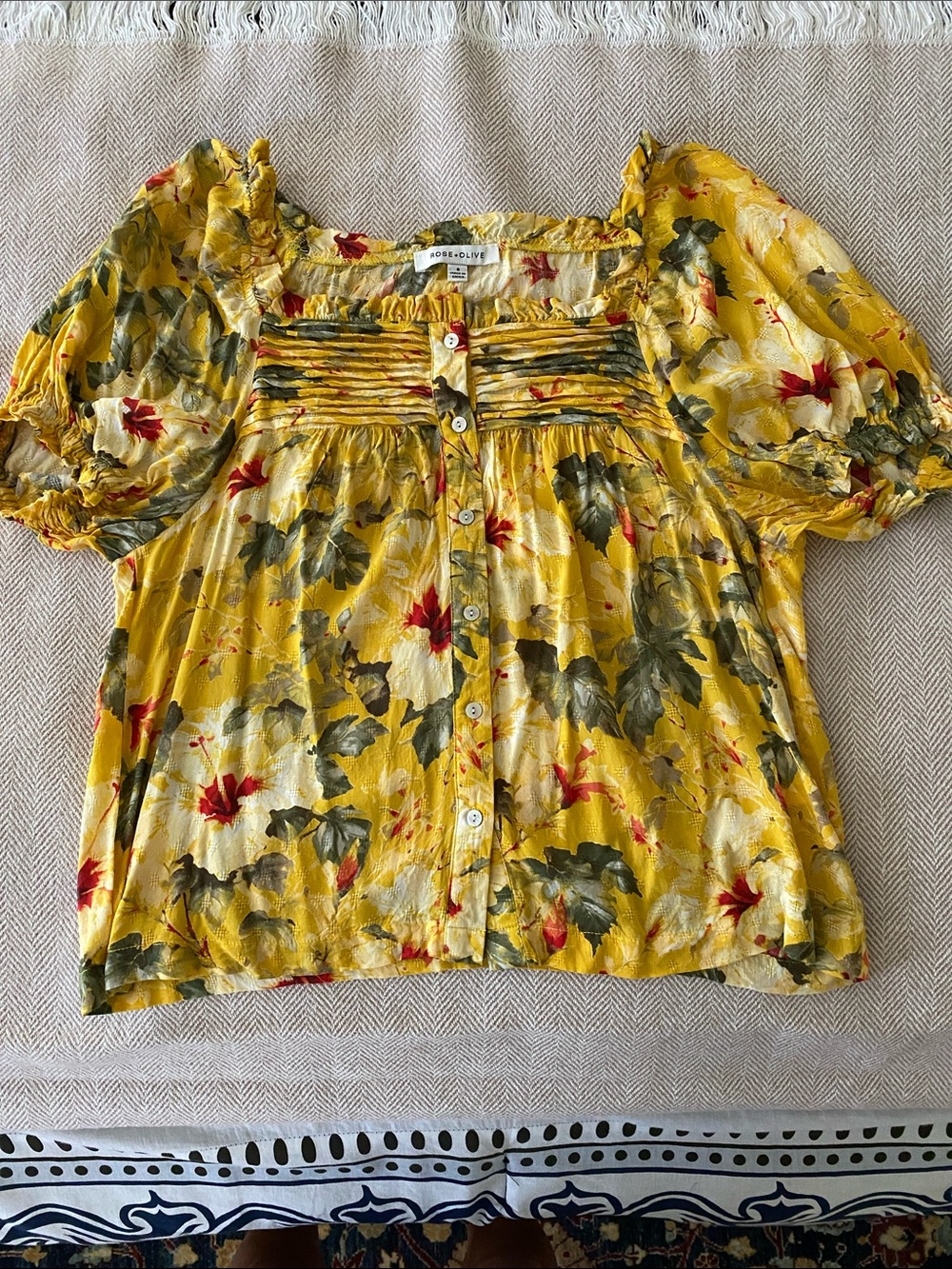 Rose & Olive Yellow Floral Pintuck Button-Front Puff Sleeve Blouse